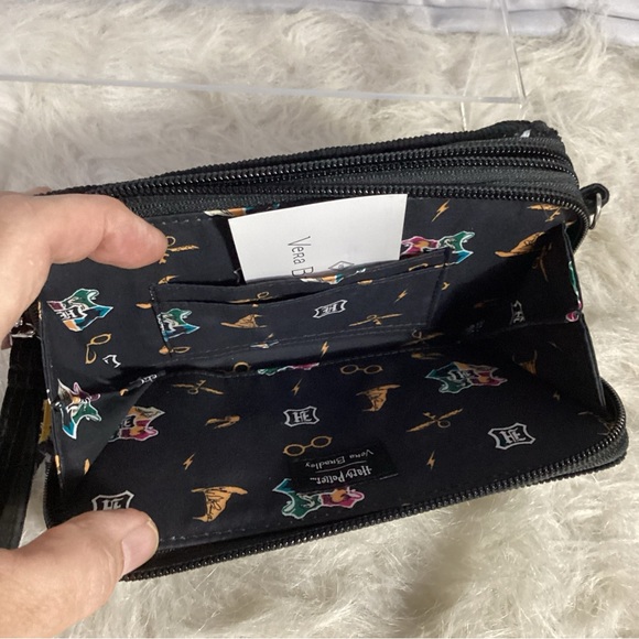 SOLD……..Vera Bradley Harry Potter RFID Black Hogwarts Zippered Travel Wristl - Picture 11 of 12